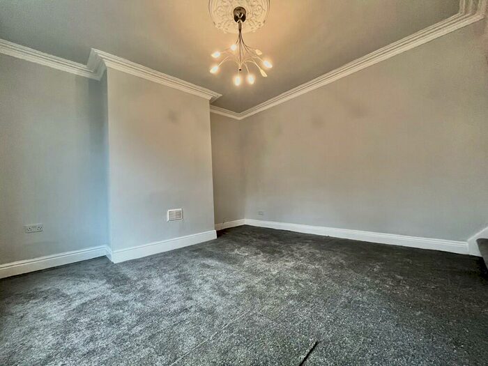 2 Bedroom Terraced House To Rent In Edinburgh Place, LS12