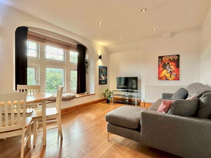 2 Bedroom Flat To Rent In Burton Crescent, Headingley, Leeds, LS6