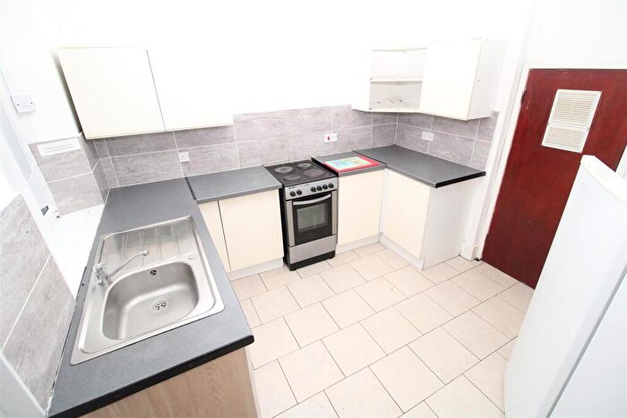 6 Bedroom End Of Terrace House To Rent In Wood Road, Treforest, CF37