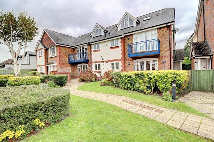2 Bedroom Apartment For Sale In Amersham Road, Hazlemere, Buckinghamshire, HP15