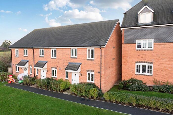 3 Bedroom End Of Terrace House For Sale In Roman Avenue, Blandford St. Mary, Blandford Forum, DT11