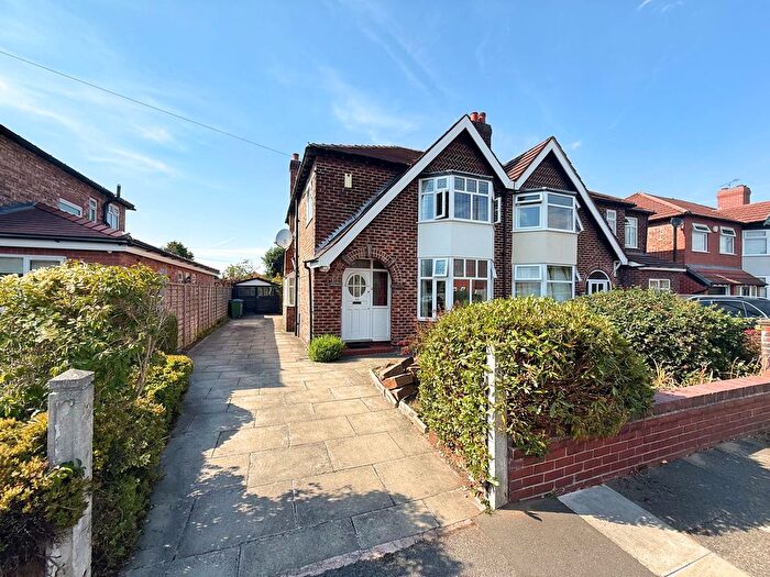 3 Bedroom Semi-Detached House For Sale In Edale Grove, Sale, M33