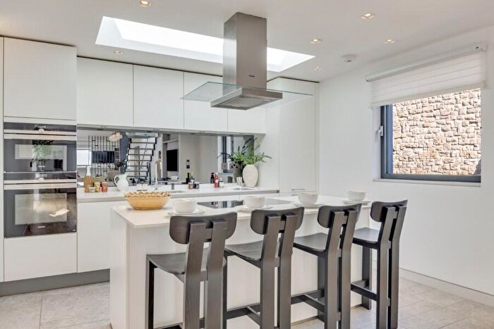 4 Bedroom Terraced House To Rent In Rosslyn Mews, Hampstead, NW3