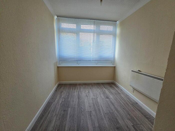 3 Bedroom Flat To Rent In Manchester Road, London, E14