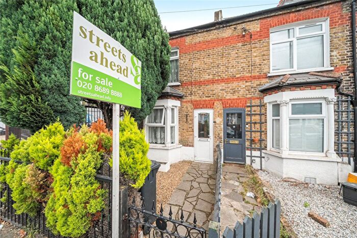 2 Bedroom End Of Terrace House For Sale In Northwood Road, Thornton Heath, CR7