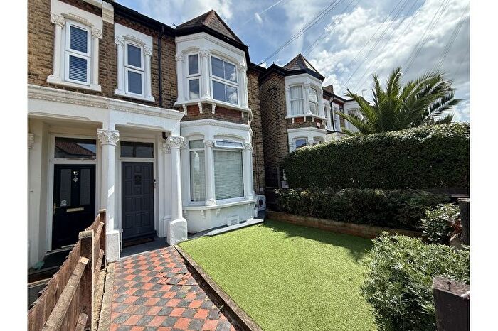 2 Bedroom Maisonette For Sale In Farren Road, Forest Hill, SE23