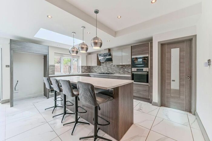 5 Bedroom Semi-Detached House To Rent In Quarry Park Road, Sutton, SM1