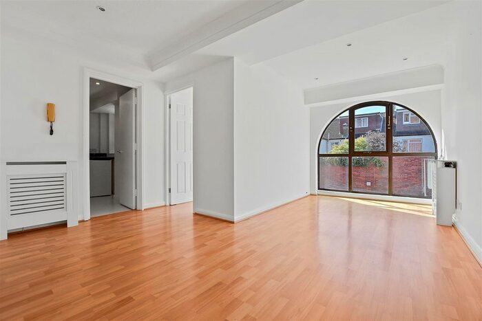 1 Bedroom Flat To Rent In Heath Road, Twickenham, TW1