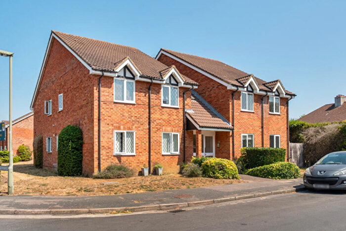 1 Bedroom Flat For Sale In Wakefield Close, Byfleet, West Byfleet, KT14
