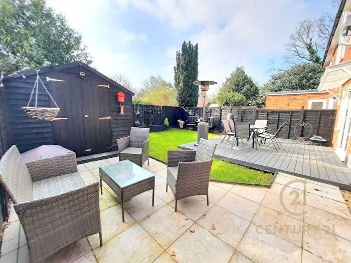 2 Bedroom Flat To Rent In Cedar Way, Sunbury-On-Thames, TW16