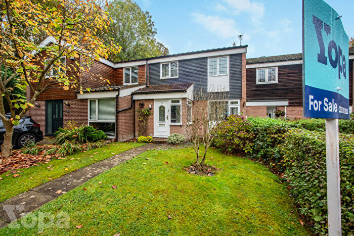 3 Bedroom Terraced House For Sale In Chestnut Lane, Vigo, DA13