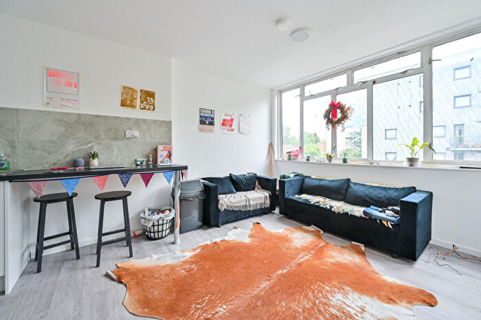 5 Bedroom Flat To Rent In Yarnfield Square, London, SE15