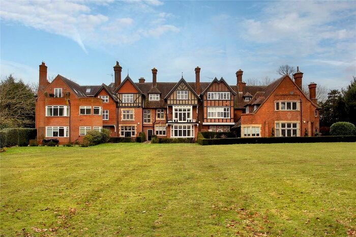 3 Bedroom Flat For Sale In Mapleton Road, Four Elms, Nr Westerham, Kent, TN8