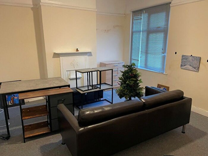 2 Bedroom Flat To Rent In London Road, Westcliff-On-Sea, Essex, SS0