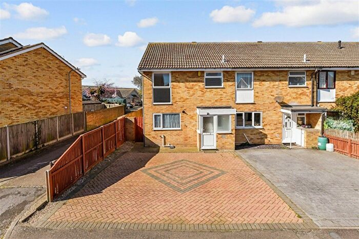 3 Bedroom End Of Terrace House For Sale In Irvine Drive, Margate, Kent, CT9