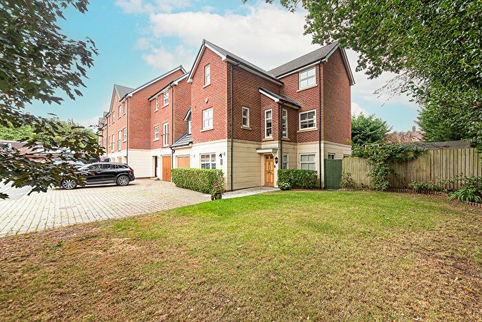 4 Bedroom Town House For Sale In Rufford Gate, Bracknell, Berkshire, RG12