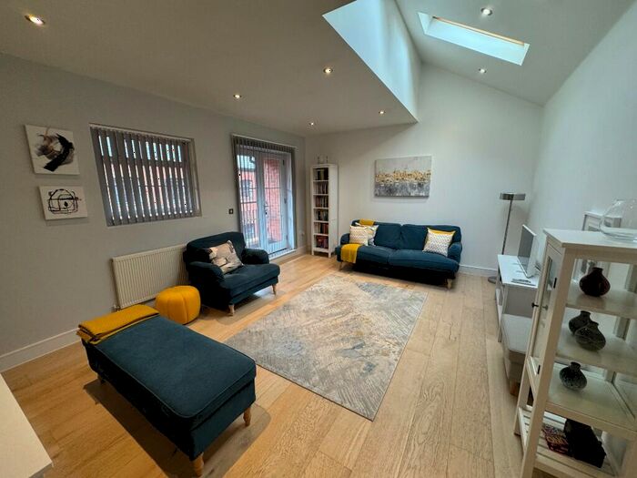 2 Bedroom Town House To Rent In Falcon Works Court, Regent Parade, B1