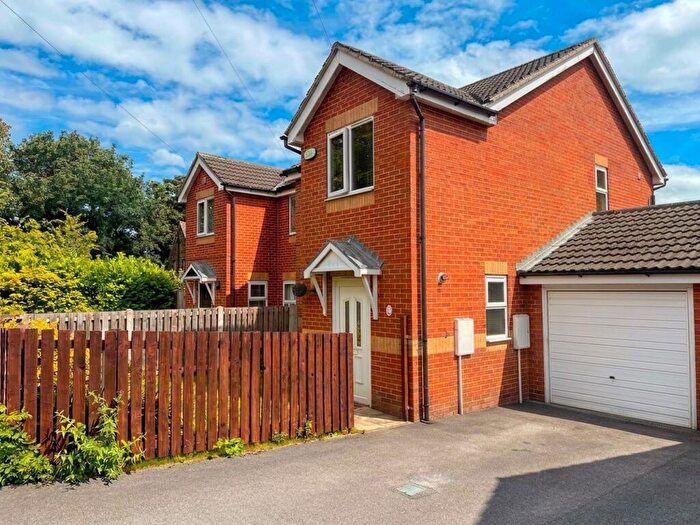 3 Bedroom Semi-Detached House For Sale In Carr Green Lane, Huddersfield, HD5