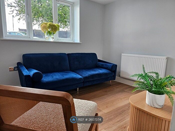 1 Bedroom Flat To Rent In Cumbrian Way, High Wycombe, HP13