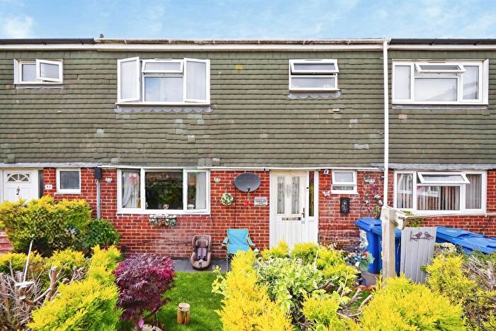 3 Bedroom Terraced House For Sale In Leach Road, Bicester, OX26