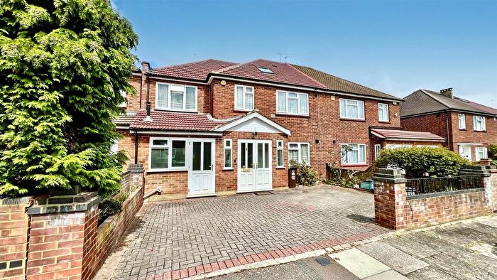 6 Bedroom Semi-detached House For Sale In Ditton Road, Norwood Green, UB2