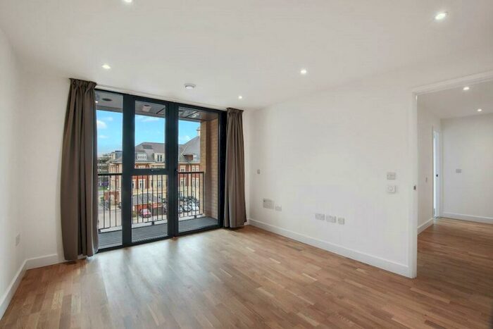 2 Bedroom Apartment To Rent In Burgess Springs, Chelmsford, CM1