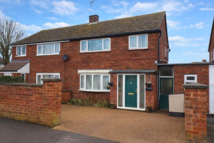 3 Bedroom Semi Detached House For Sale In Middlesex Drive, Bletchley, Milton Keynes, MK3