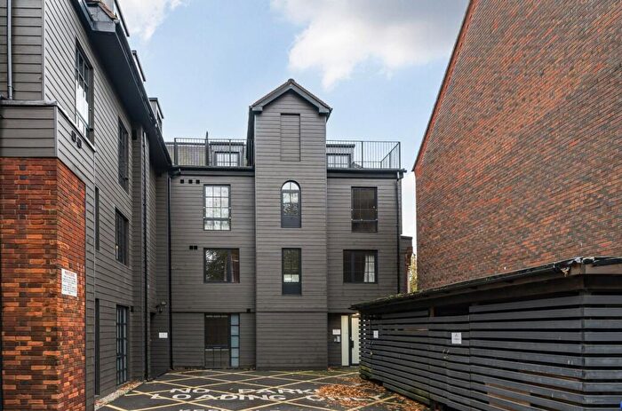 2 Bedroom Flat For Sale In Southgate, Chichester, PO19