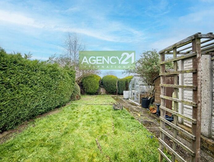 2 Bedroom Bungalow To Rent In Greville Smith Avenue, Whitnash, CV31