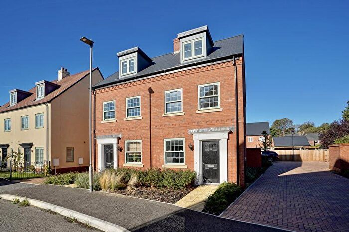 3 Bedroom Semi-Detached House To Rent In Jaric Lane, Brampton, PE28