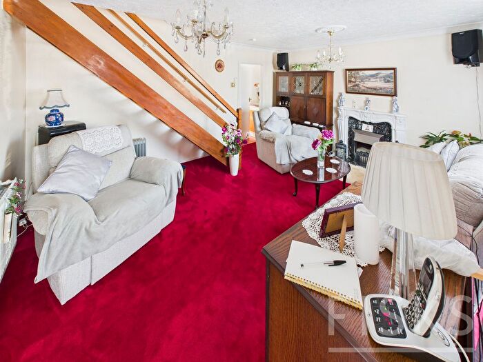 1 Bedroom Detached House For Sale In Waarem Avenue, Canvey Island, SS8