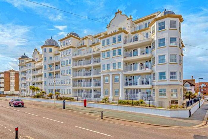 2 Bedroom Flat To Rent In The Esplanade, Bognor Regis, West Sussex, PO21
