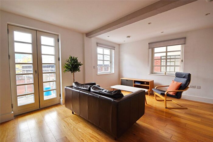 2 Bedroom Flat To Rent In Redcliff Backs, Bristol, Somerset, BS1