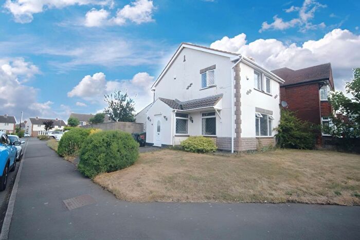 3 Bedroom Detached House For Sale In Somerfield Close, Walsall, WS4