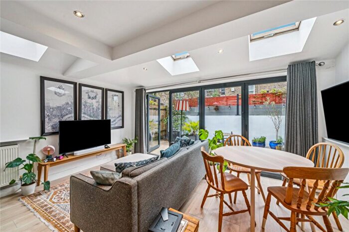 2 Bedroom Apartment For Sale In Parma Crescent, SW11