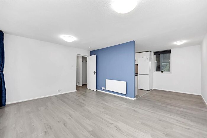 2 Bedroom Flat To Rent In Nether Street, London, N3