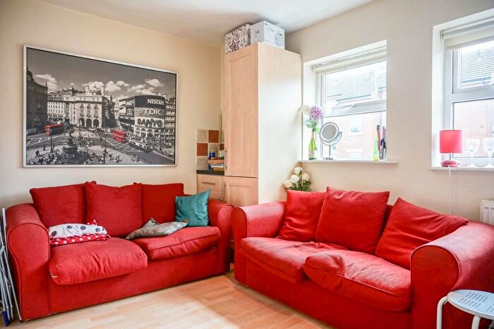 3 Bedroom Apartment To Rent In Welton Road, Leeds, West Yorkshire, LS6