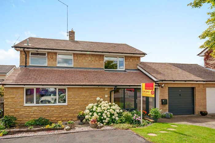 3 Bedroom Link Detached House For Sale In Stonesfield, Oxfordshire, OX29