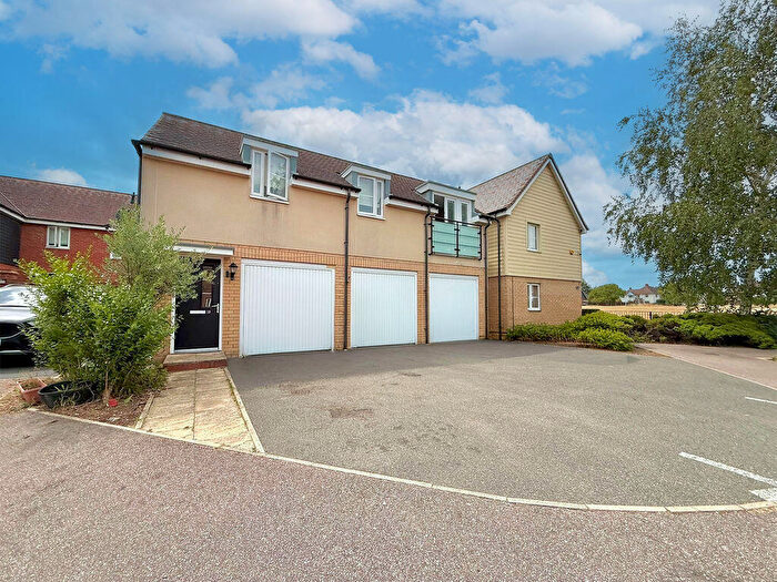 2 Bedroom Coach House For Sale In Riley Grove, Dunstable, LU6