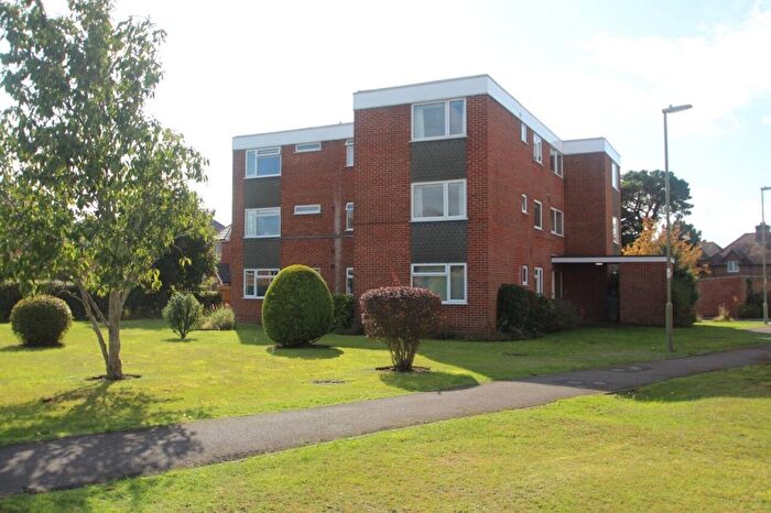 3 Bedroom Flat To Rent In Newtown Court, Southampton, Hampshire, SO31