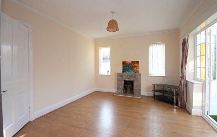 2 Bedroom Flat To Rent In Downview Road, Worthing, BN11