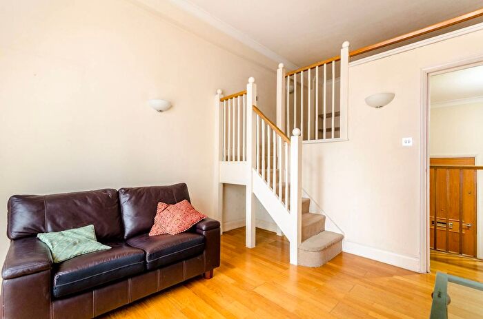 1 Bedroom Flat To Rent In Belvedere Road, Waterloo, London, SE1