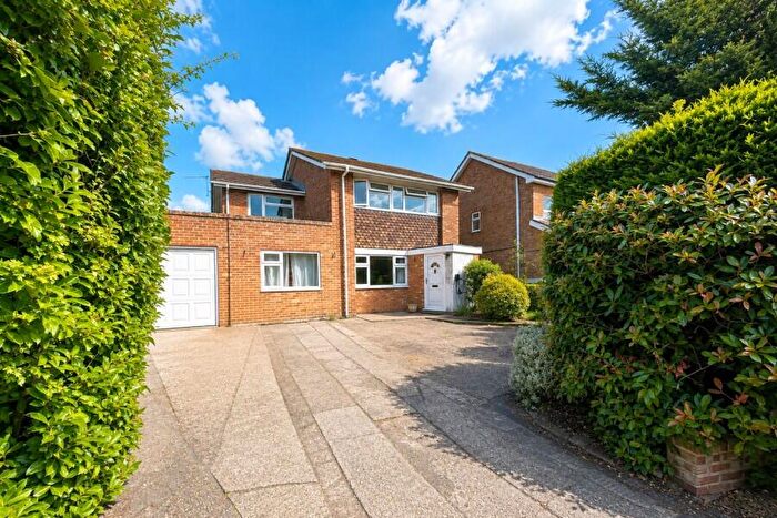 3 Bedroom Detached House To Rent In West End, Woking, Surrey, GU24