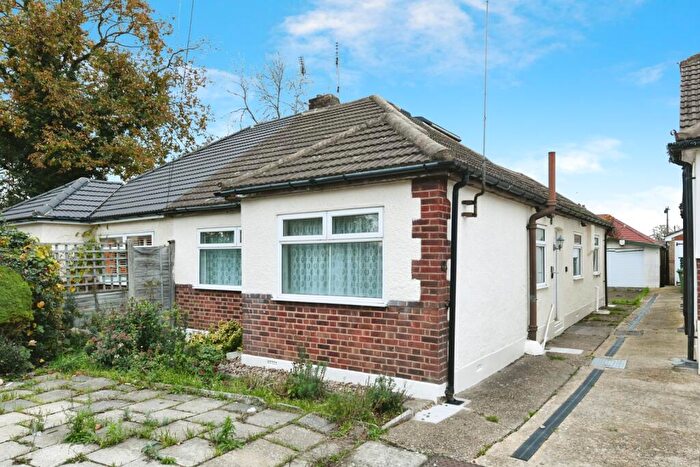 3 Bedroom Bungalow For Sale In Ash Close, Brentwood, Essex, CM15