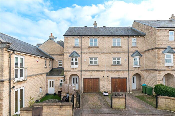 4 Bedroom Town House For Sale In Cavendish Mews, Drighlington, Bradford, West Yorkshire, BD11