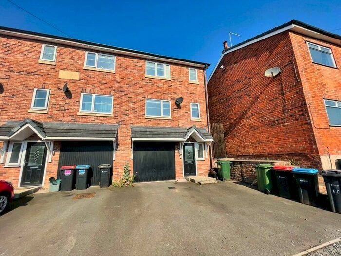 3 Bedroom Town House To Rent In Navigation Road, Northwich, Cheshire, CW8