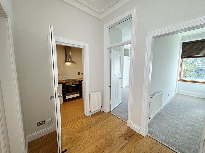 2 Bedroom Flat To Rent In Caird Drive, Patrickhill, Glasgow, G11