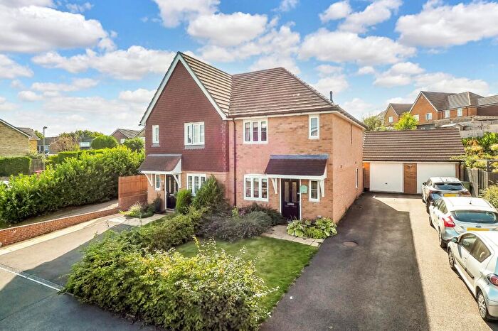 3 Bedroom Semi Detached House For Sale In Edith Drive, Alton, Hampshire, GU34