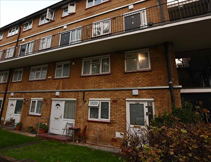 2 Bedroom Flat For Sale In West Close, London, N9
