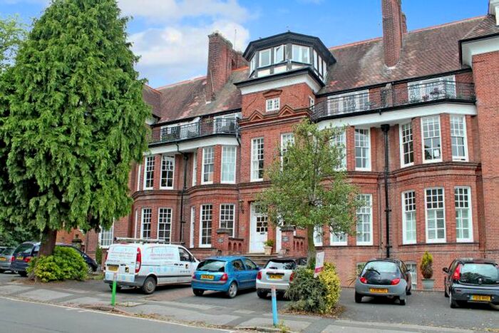 1 Bedroom Flat To Rent In De Montfort Court, Stoneygate, Leicester LE2